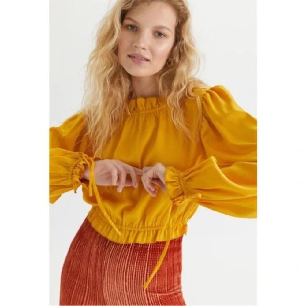 Lisa Says Gah Romi Top Marigold Long Sleeves Crop Satin Small